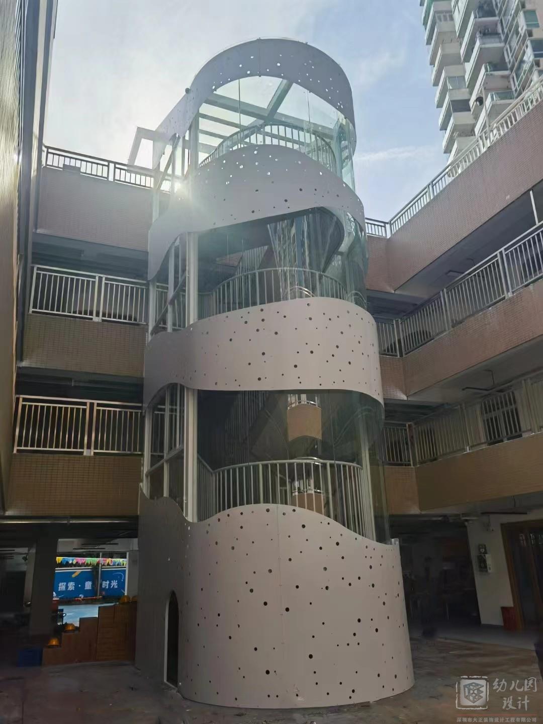 深圳市福田区翠海幼儿园实景图（风雨楼梯）